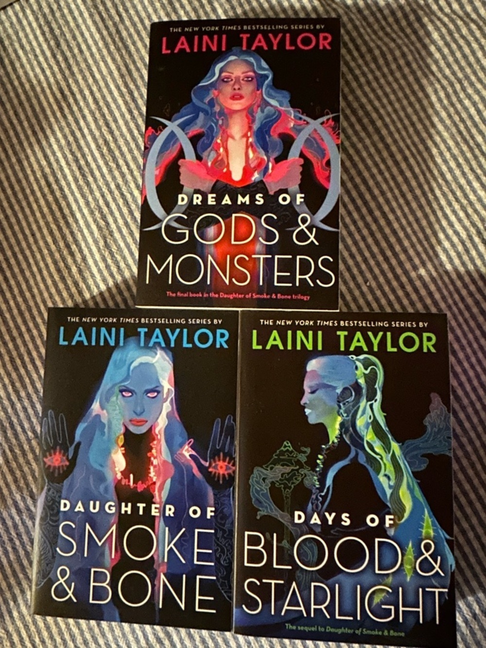Daughter of Smoke & Bone: The Complete Gift Set 3 Book Set by Laini Taylor - Picture 7 of 10